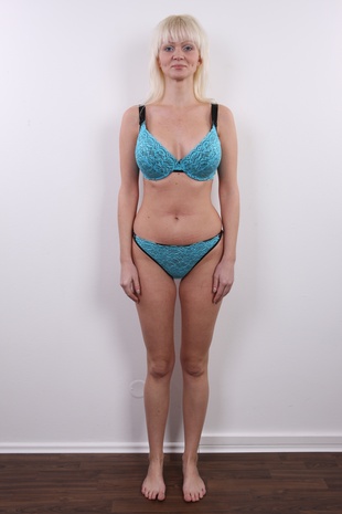 9. Download full pics of model Veronika (28) from czechcasting.com