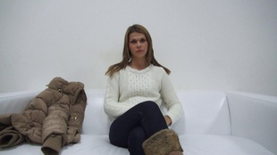 1. Download full pics of Veronika (21) from czechcasting.com