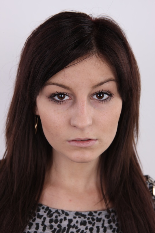 1. Download full pics of Anna (18) from czechcasting.com