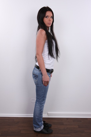 3. Download full pics of model Petra (21) from czechcasting.com