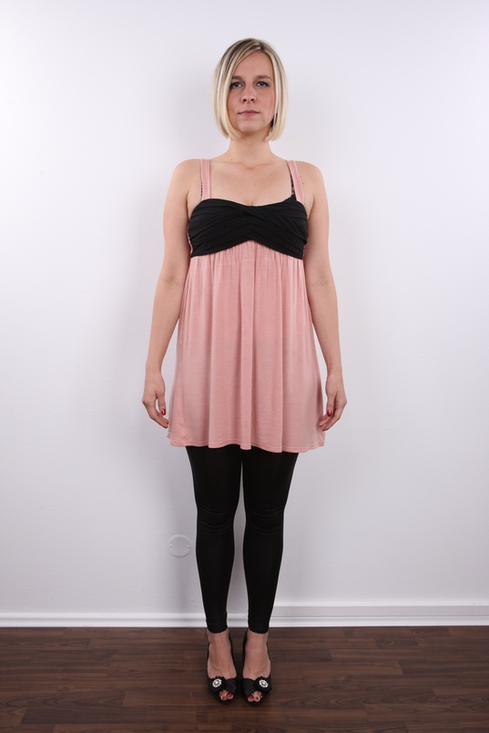 2. Download full pics of Monika (25) from czechcasting.com