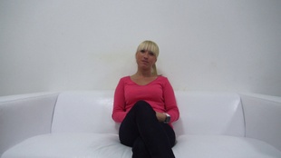 1. Download full pics of Veronika (23) from czechcasting.com