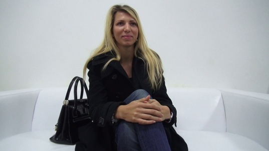 1. Download full pics of Beata (22) from czechcasting.com