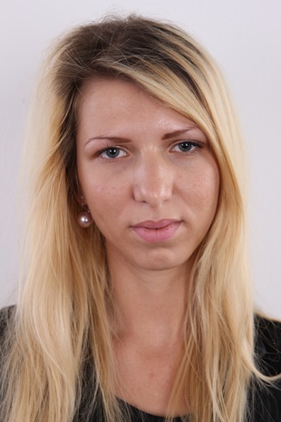 1. Download full pics of model Beata (22) from czechcasting.com