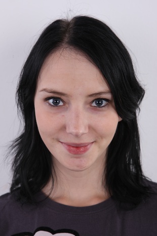 1. Download full pics of model Katka (23) from czechcasting.com