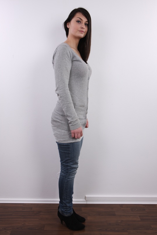 4. Download full pics of Diana (18) from czechcasting.com