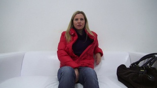 1. Download full pics of Alice (34) from czechcasting.com