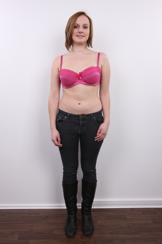 3. Download full pics of Dominika (19) from czechcasting.com