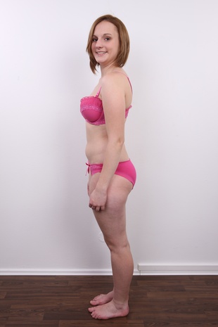 6. Download full pics of model Dominika (19) from czechcasting.com