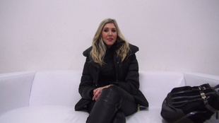 1. Download full pics of Jana (23) from czechcasting.com