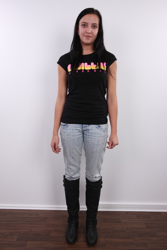 2. Download full pics of Ivana (18) from czechcasting.com