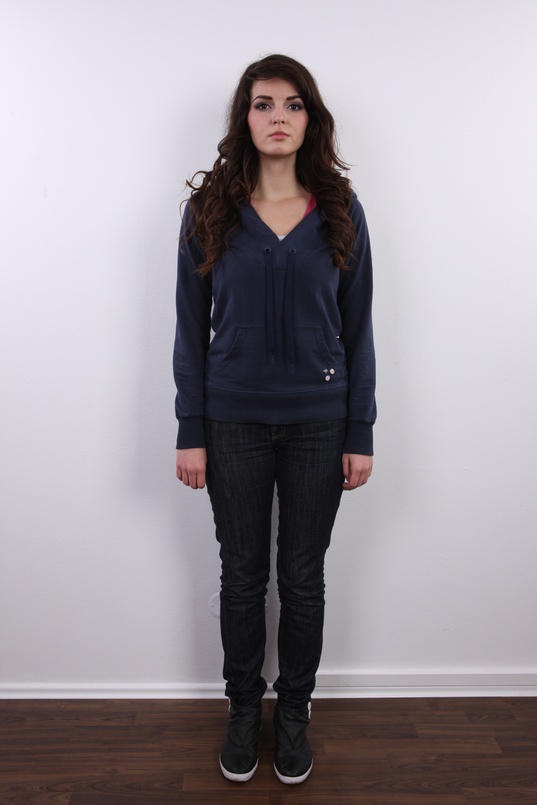 2. Download full pics of Ivana (21) from czechcasting.com