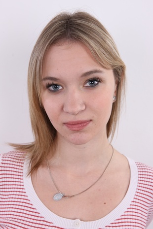 1. Download full pics of model Lenka (20) from czechcasting.com