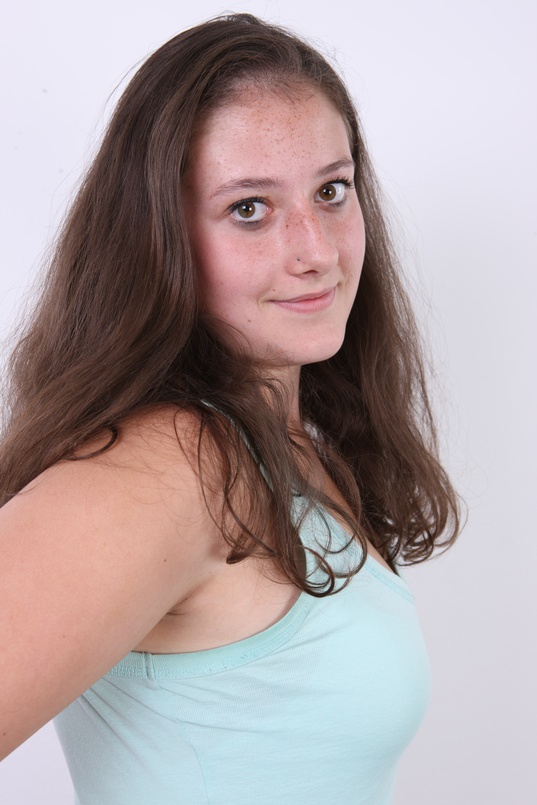 4. Download full pics of Klara (18) from czechcasting.com