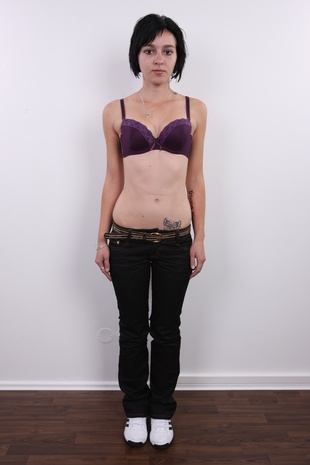 3. Download full pics of model Michaela (21) from czechcasting.com