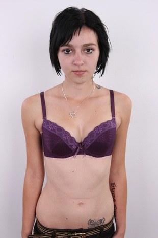 4. Download full pics of model Michaela (21) from czechcasting.com