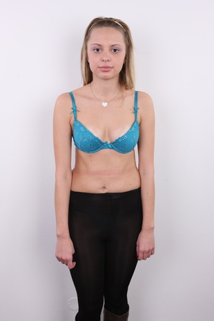 7. Download full pics of model Eva (22) from czechcasting.com