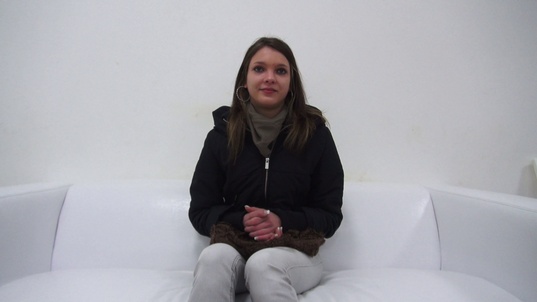 1. Download full pics of Hana (19) from czechcasting.com