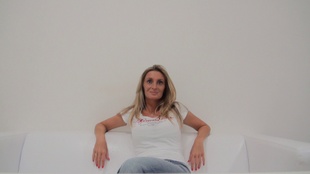 1. Download full pics of Lucie (29) from czechcasting.com