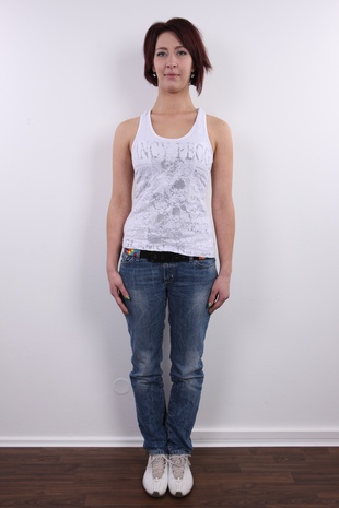 2. Download full pics of model Romana (24) from czechcasting.com