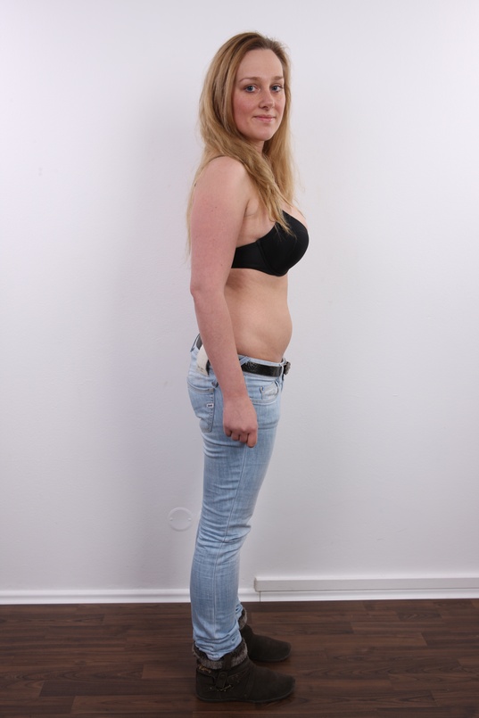 5. Download full pics of Magdalena (28) from czechcasting.com