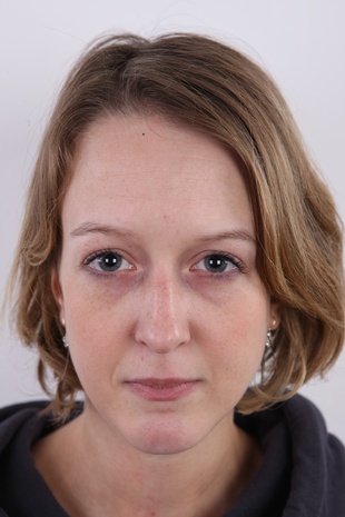 1. Download full pics of model Alzbeta (27) from czechcasting.com