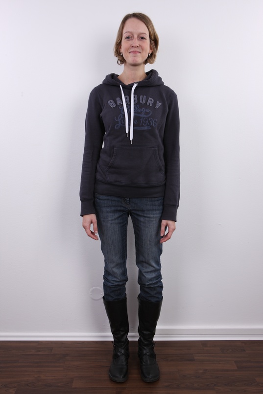 2. Download full pics of Alzbeta (27) from czechcasting.com