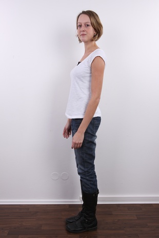 4. Download full pics of model Alzbeta (27) from czechcasting.com