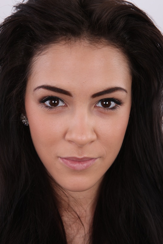 1. Download full pics of Alexandra (19) from czechcasting.com