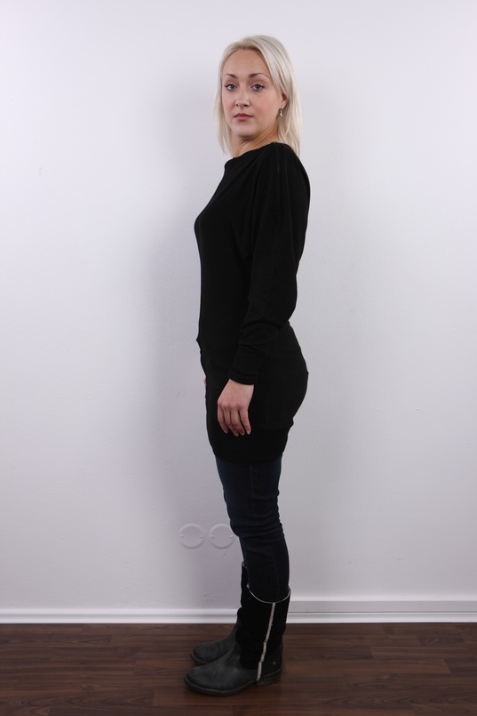 3. Download full pics of Lucie (23) from czechcasting.com