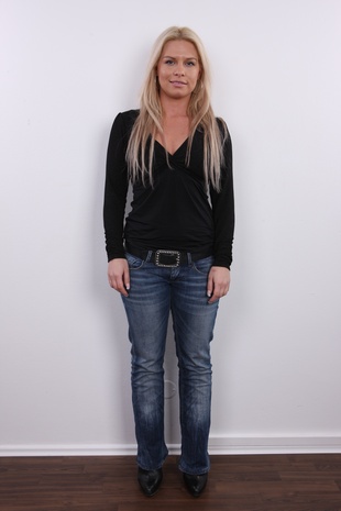 2. Download full pics of model Katerina (28) from czechcasting.com