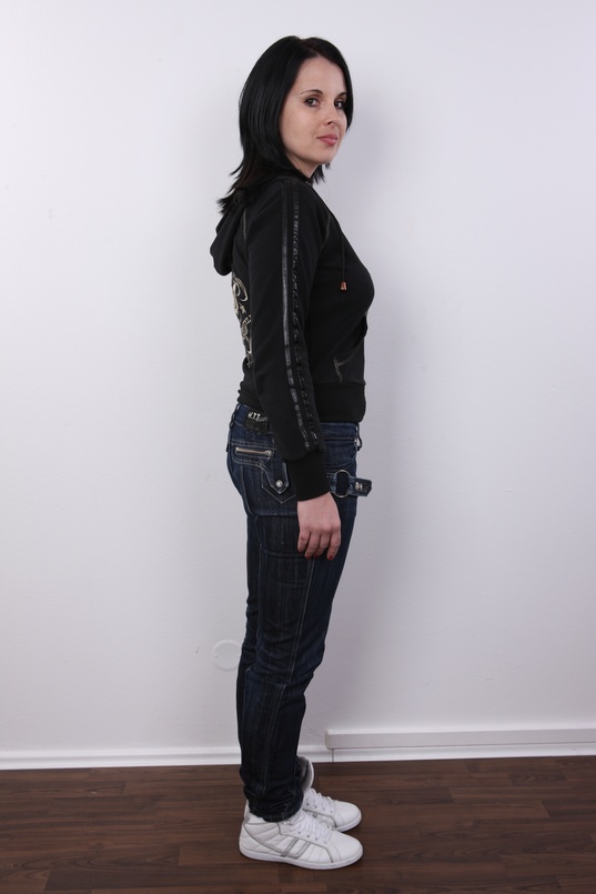 3. Download full pics of Tereza (32) from czechcasting.com