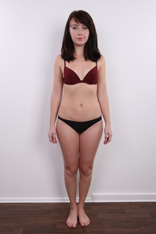 7. Download full pics of model Anna (24) from czechcasting.com
