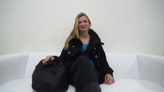 1. Download full pics of Petra (25) from czechcasting.com