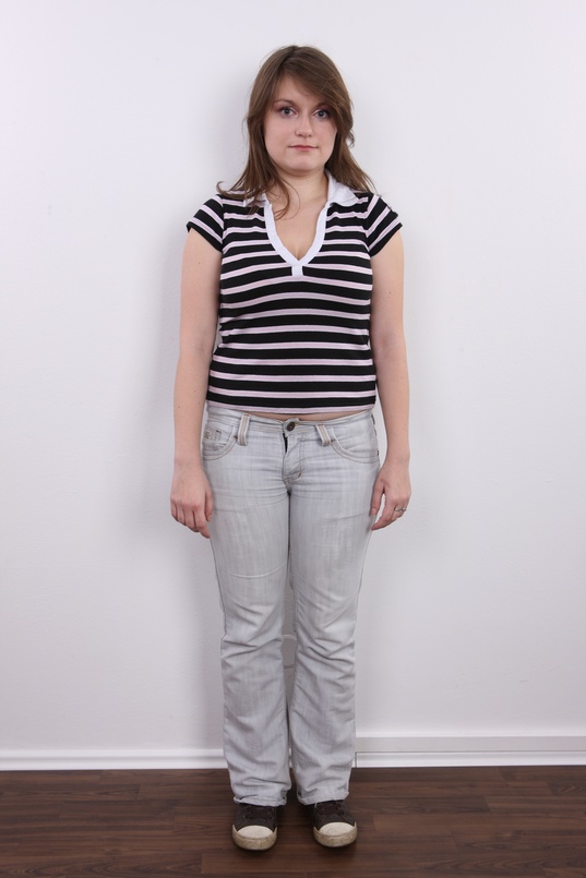 2. Download full pics of Alexandra (23) from czechcasting.com