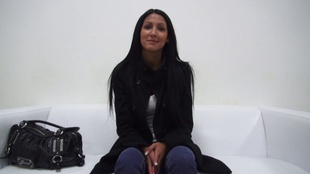 1. Download full pics of Ivana (27) from czechcasting.com