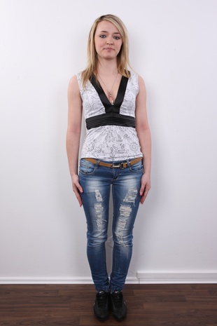 2. Download full pics of model Sabina (18) from czechcasting.com