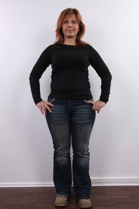 2. Download full pics of Radka (37) from czechcasting.com