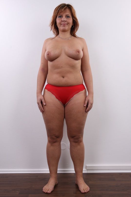 8. Download full pics of Radka (37) from czechcasting.com