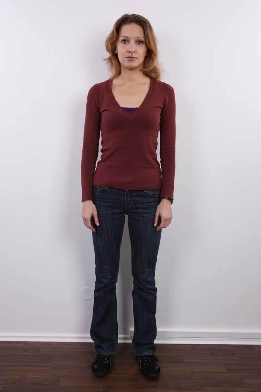 2. Download full pics of Radka (32) from czechcasting.com