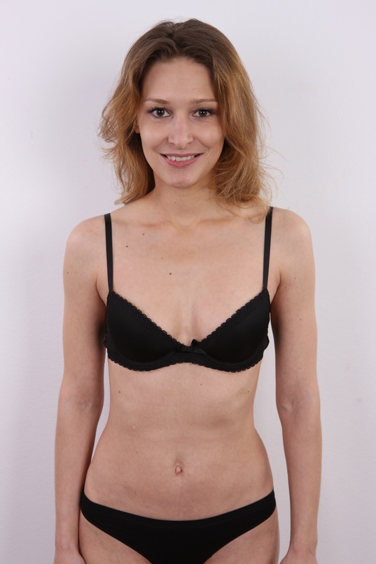 7. Download full pics of Radka (32) from czechcasting.com