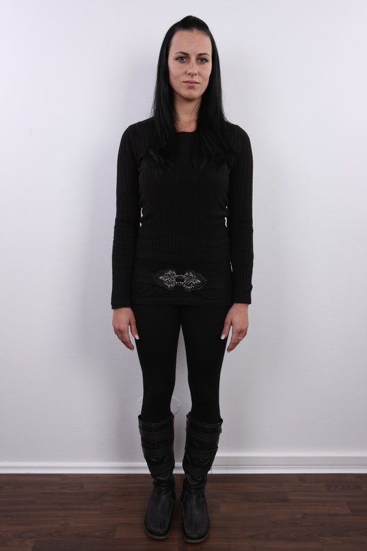 2. Download full pics of Nela (22) from czechcasting.com