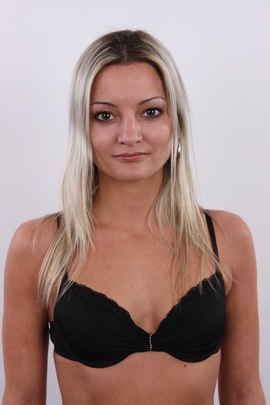 7. Download full pics of Petra (28) from czechcasting.com