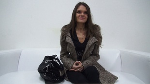 1. Download full pics of Alina (19) from czechcasting.com