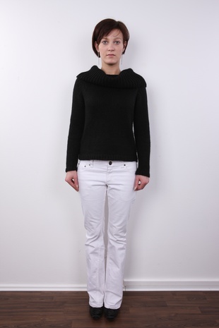 2. Download full pics of model Helena (24) from czechcasting.com