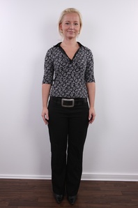 2. Download full pics of Neli (27) from czechcasting.com