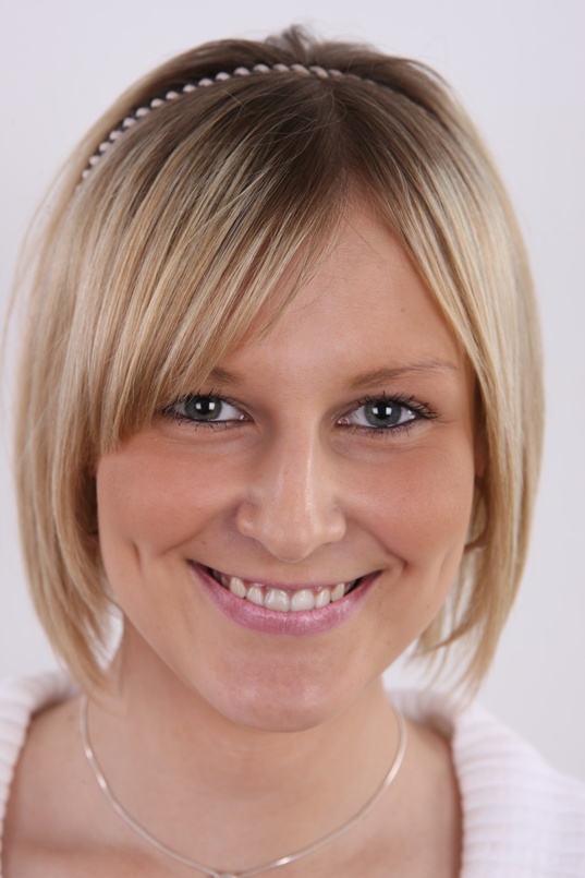 1. Download full pics of Michaela (19) from czechcasting.com