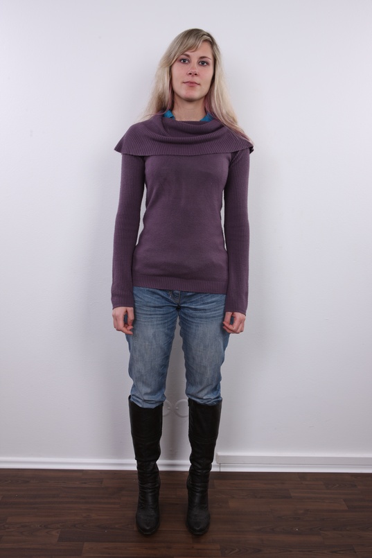 2. Download full pics of Michaela (22) from czechcasting.com