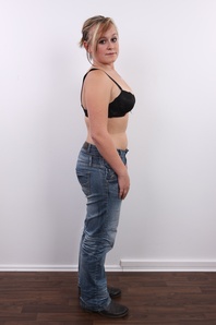 4. Download full pics of Klara (18) from czechcasting.com