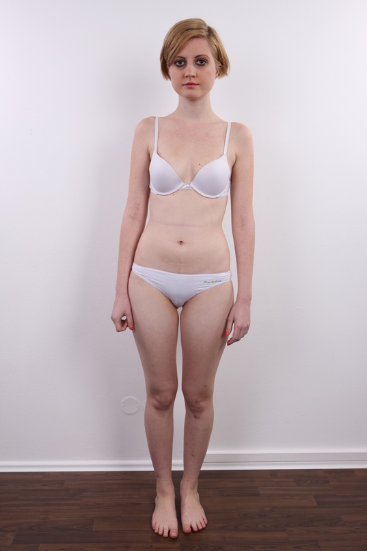 5. Download full pics of Lenka (22) from czechcasting.com